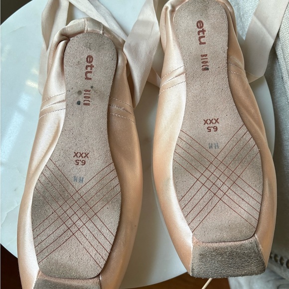 Women's Bloch Etu Satin Ballet Pointe Shoes- Pink - Picture 1 of 3